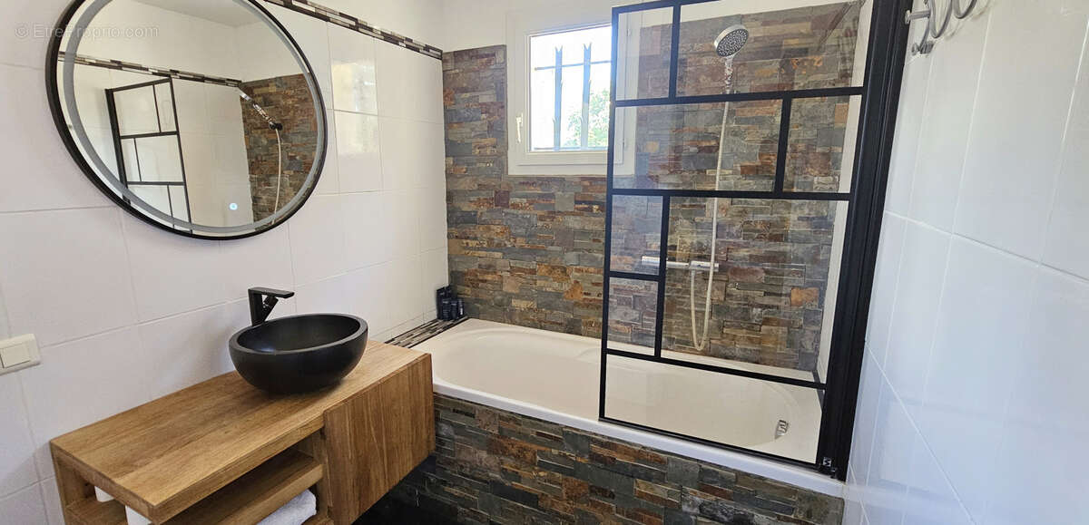 Maison à BAGNOLS-EN-FORET