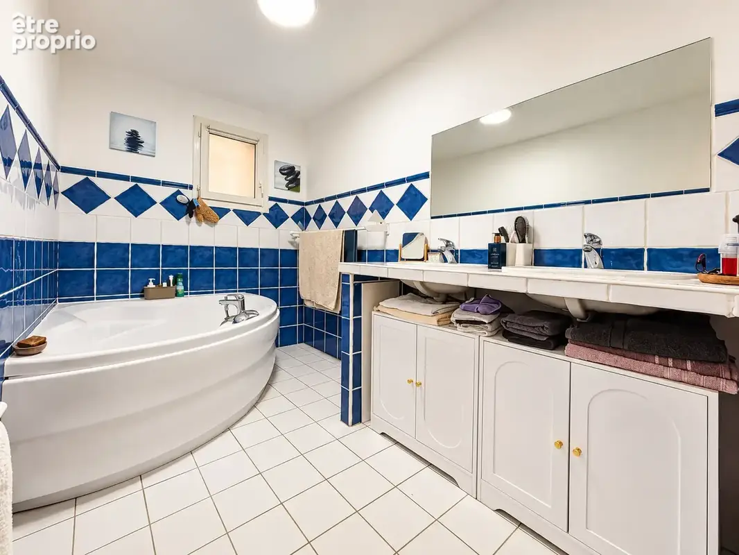 Vend maison de 163m2 avec piscine et garage sur un terrain de 1052m2 - photo 17