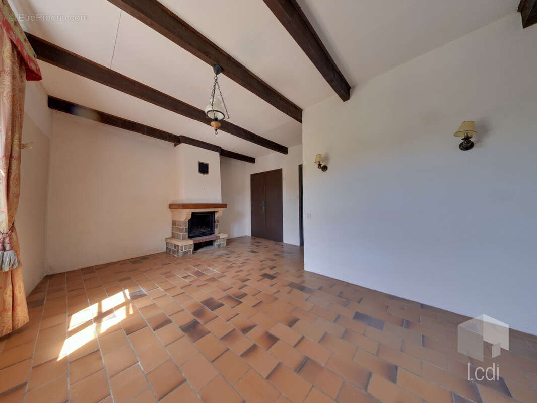 Maison à MIRMANDE