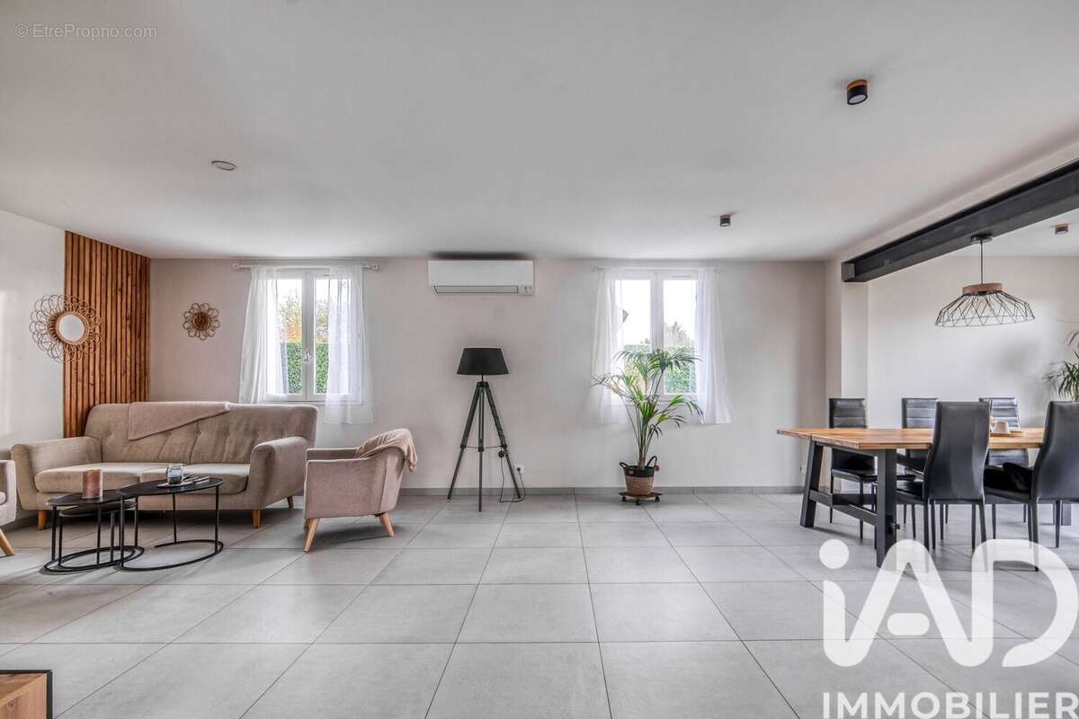 Maison 138 m² à Peroy-Les-Gombries  - photo 3