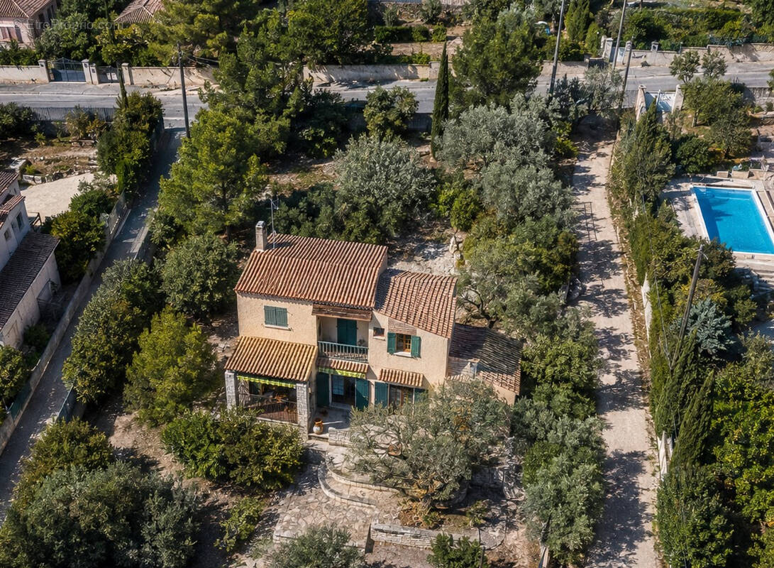 Maison à LA FARE-LES-OLIVIERS