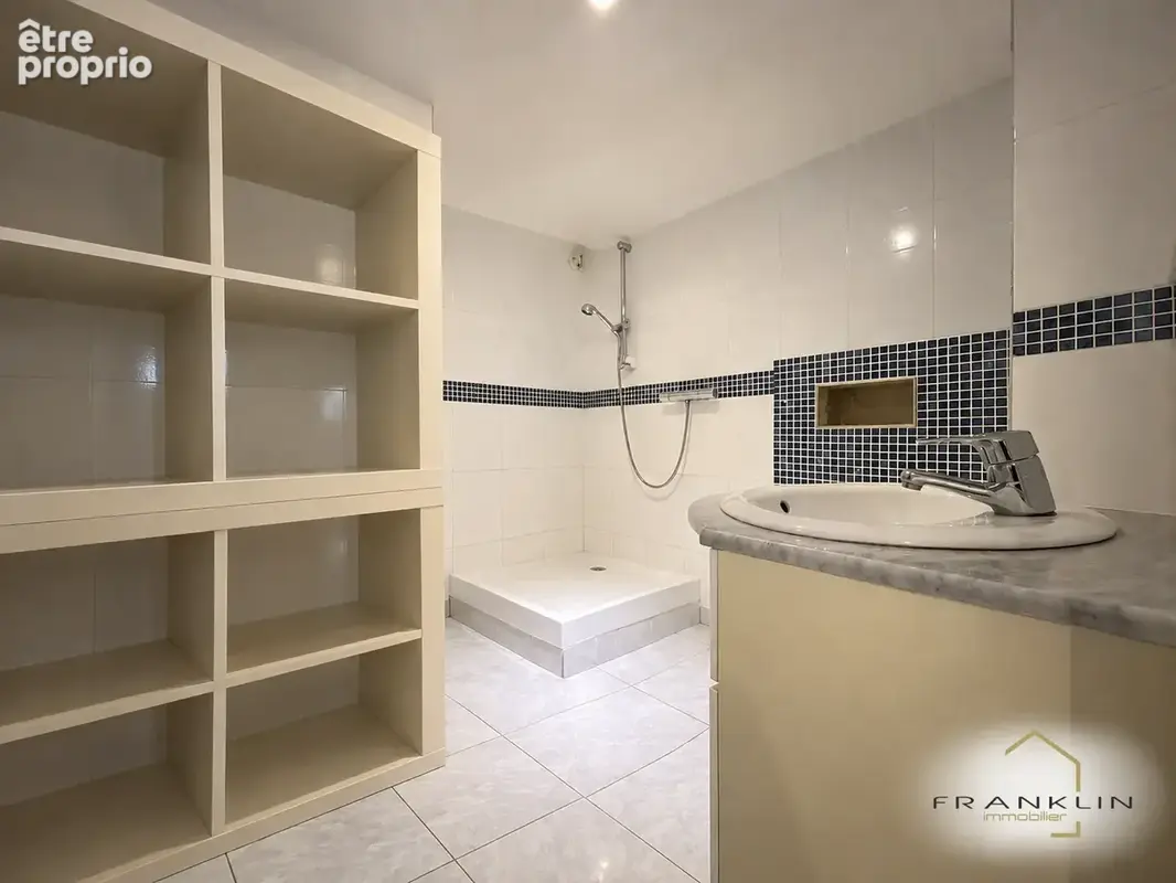 Tremblay-en-France, Pavillon traditionnel édifié sur un rez-de-jardin - 3 chambres - 402 m2 de terrain - photo 17
