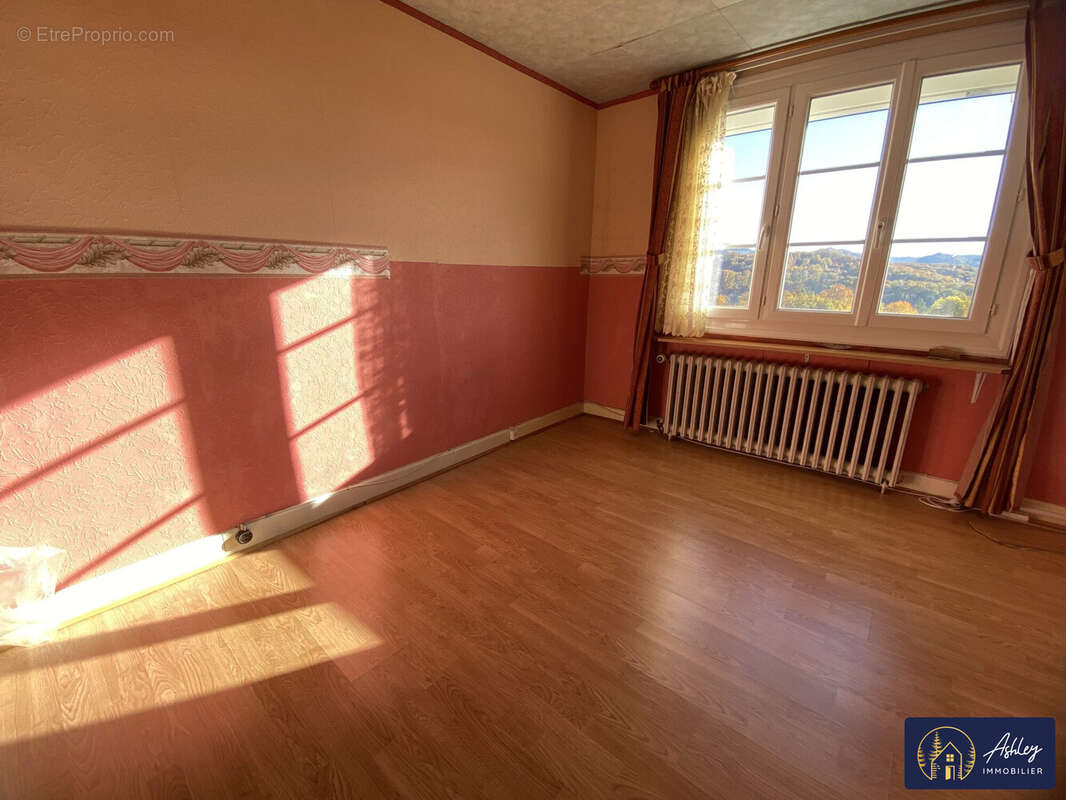 Maison 3 pièces YDES - Maison à YDES