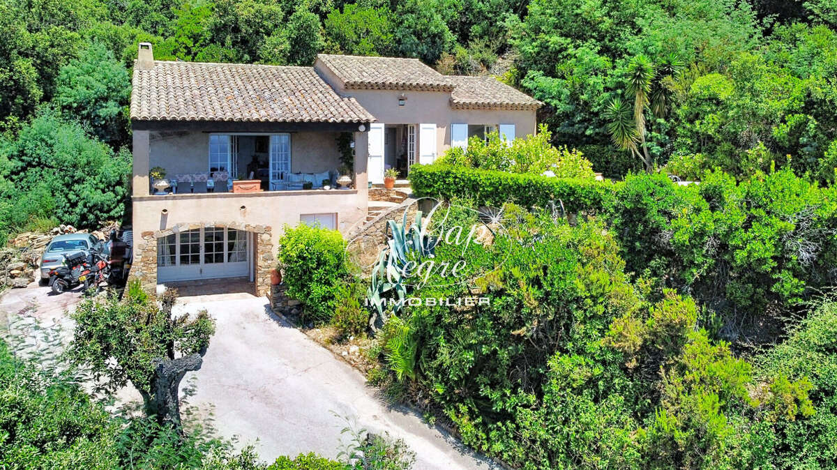Villa provençale disposant d'une magnifique vue sur la mer - photo 16