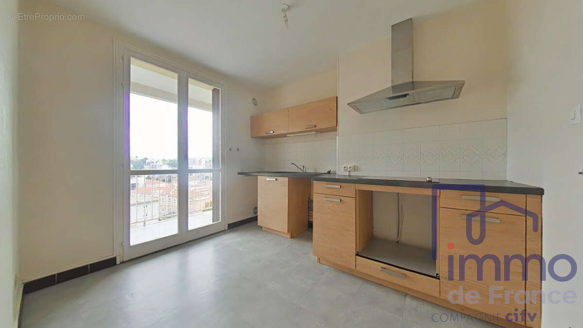 Appartement à SAINT-ETIENNE