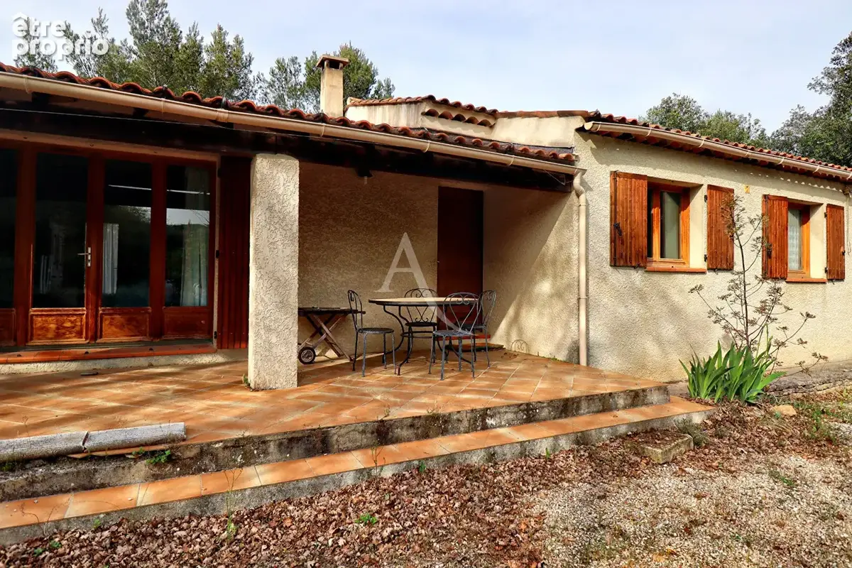 Villa de plain-pied avec terrain de 4554m2 et garage - photo 2