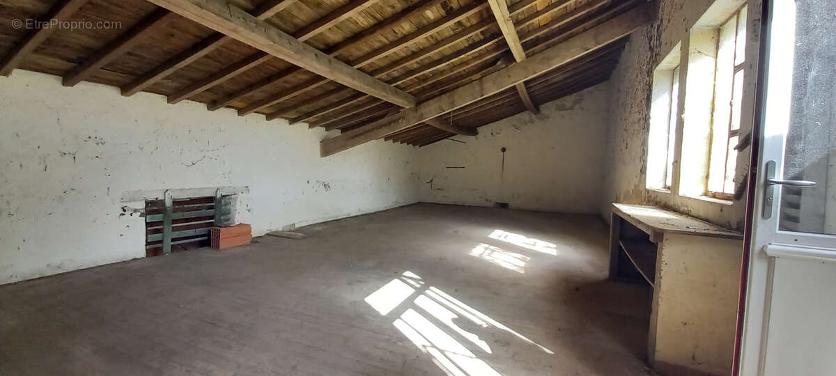 Maison pierre 7 pièces avec dépendance sur 1,13 hectare   Fort potentiel à rénover   Proche commodités - photo 17