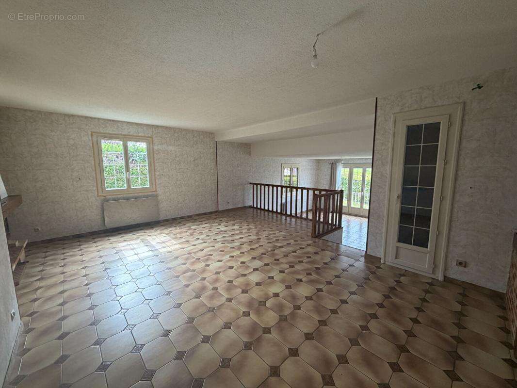 Maison à VARENNES-VAUZELLES