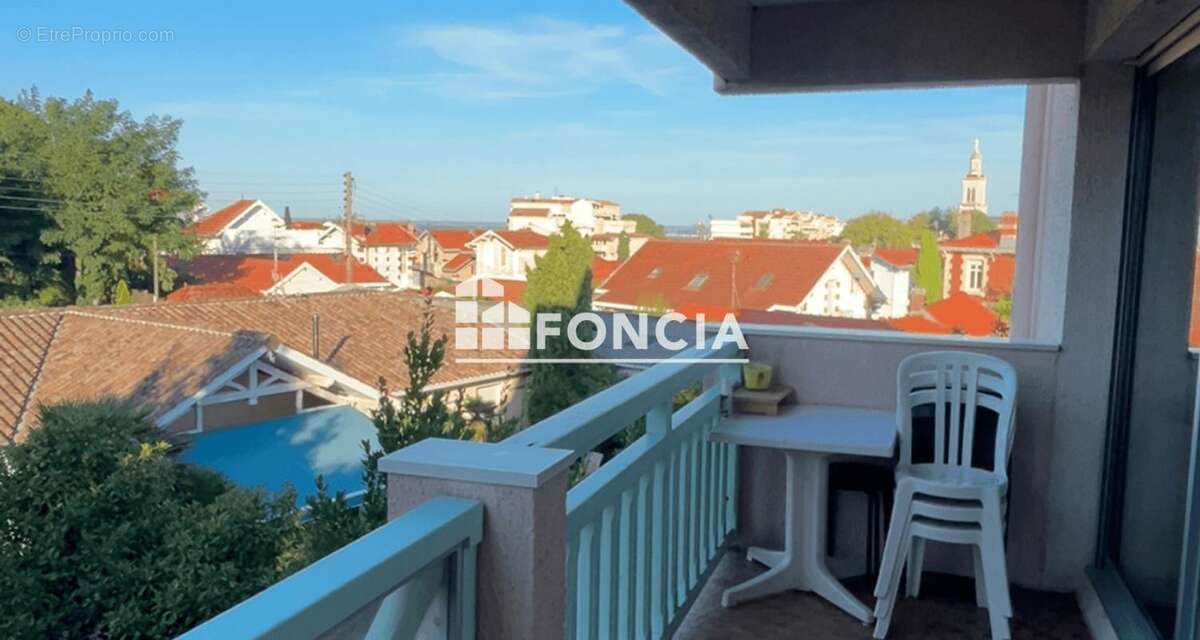 Superbe Studio cabine avec un grand balcon, place de stationnement, cellier, local vélo. Proche centre et gare - photo 8