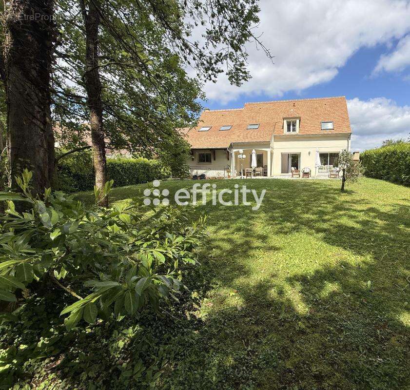 Maison à SAINT-REMY-LES-CHEVREUSE