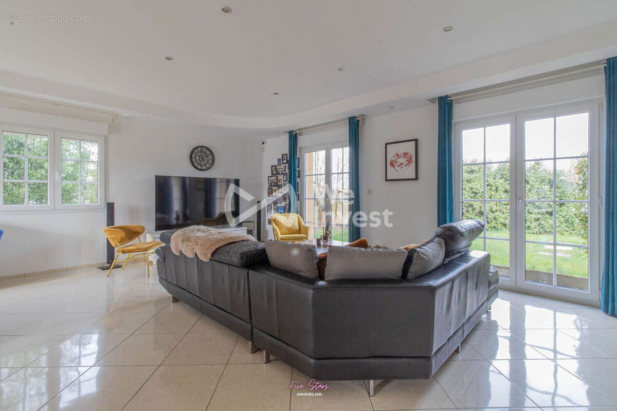Maison 135 m² à Les Baroches  - photo 4