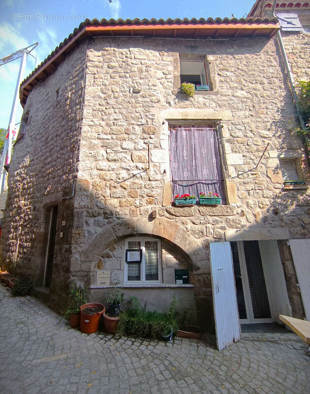 Maison à MONTPEZAT-SOUS-BAUZON