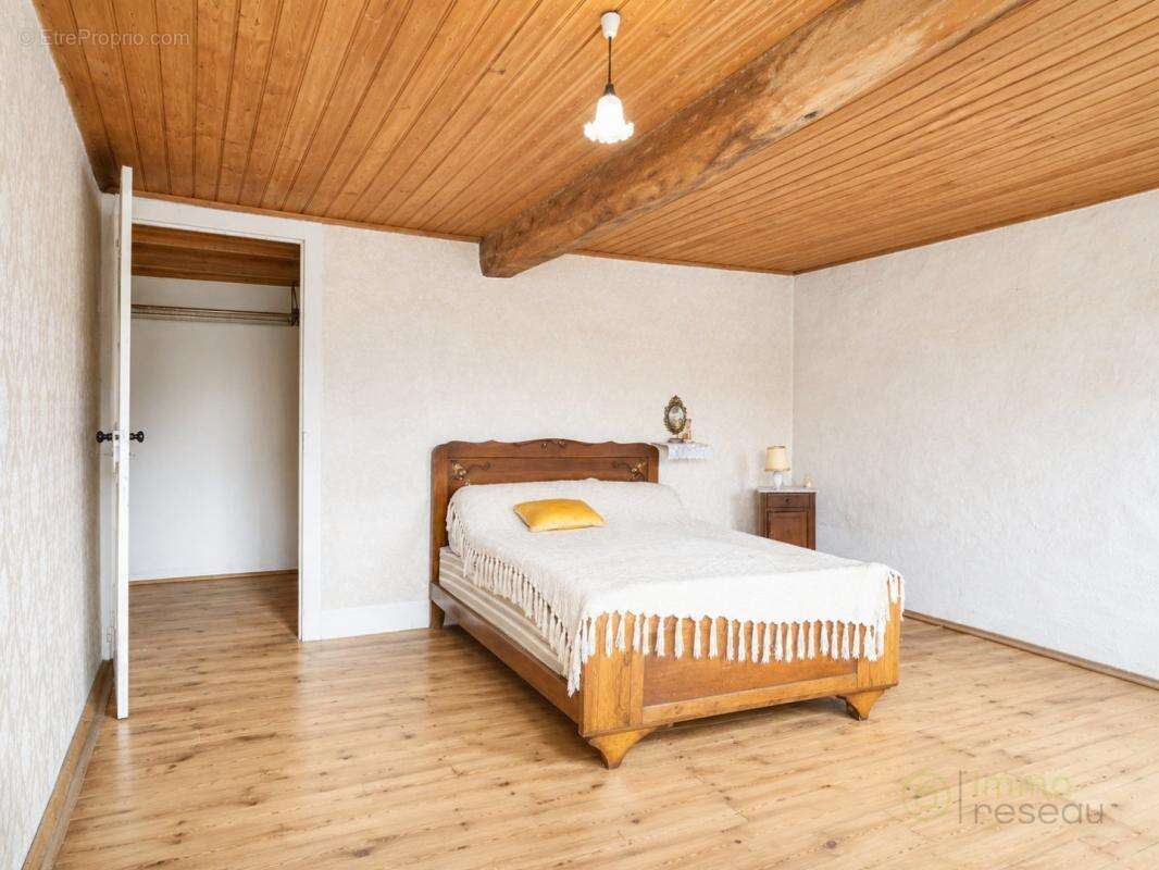 Maison 151 m² à Ruelle-Sur-Touvre  - photo 12