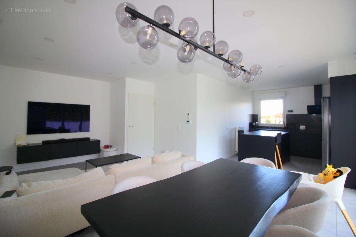 Appartement à MIRIBEL