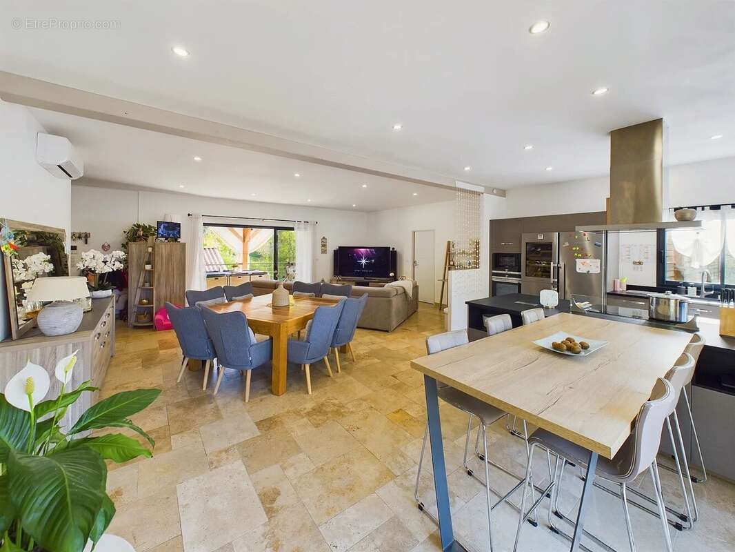 Superbe rénovation pour cette maison en pierre avec potentiel de revenus près de Beynac - photo 2