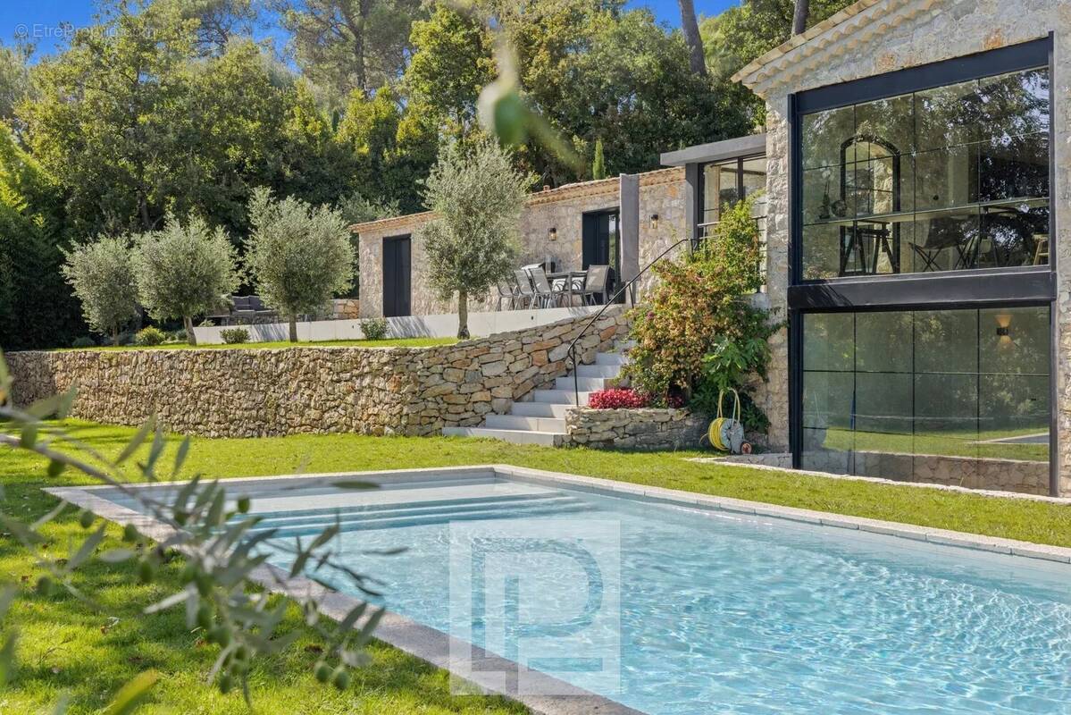 Maison à VALBONNE