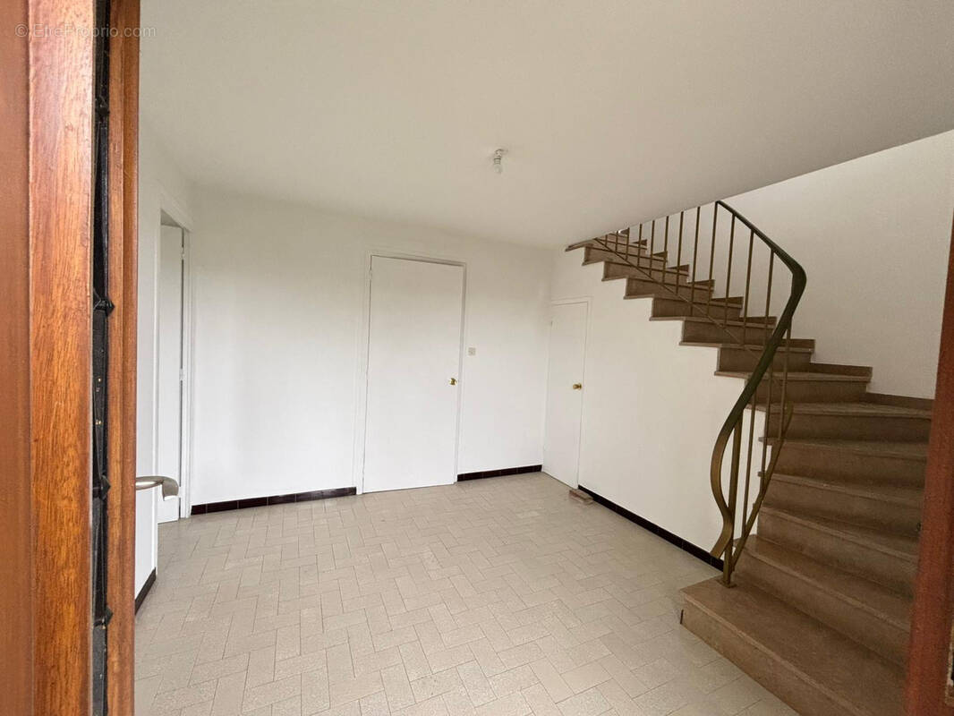 Maison à SAINT-CYR-SUR-MENTHON