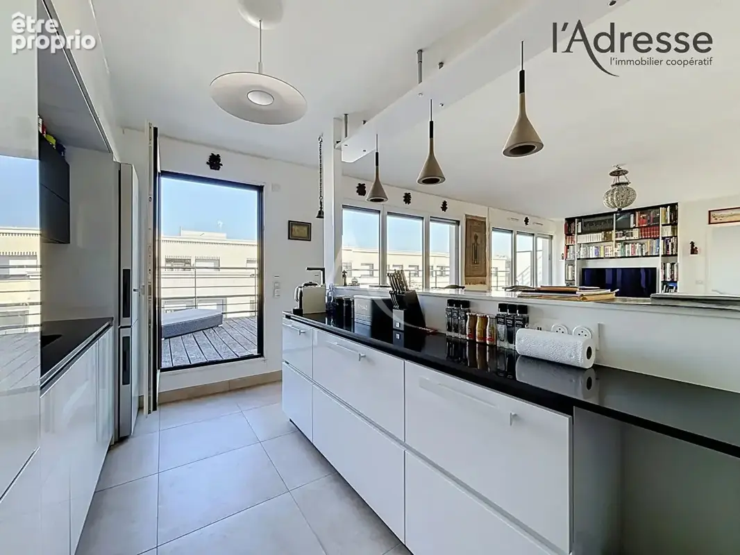 Duplex 113m² Quartier République - Terrasse - Parkings et cave - photo 2
