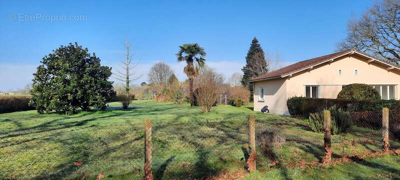 Maison t4 de plain pied + dépendance - photo 2