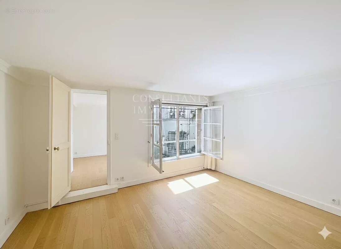 Appartement à PARIS-7E