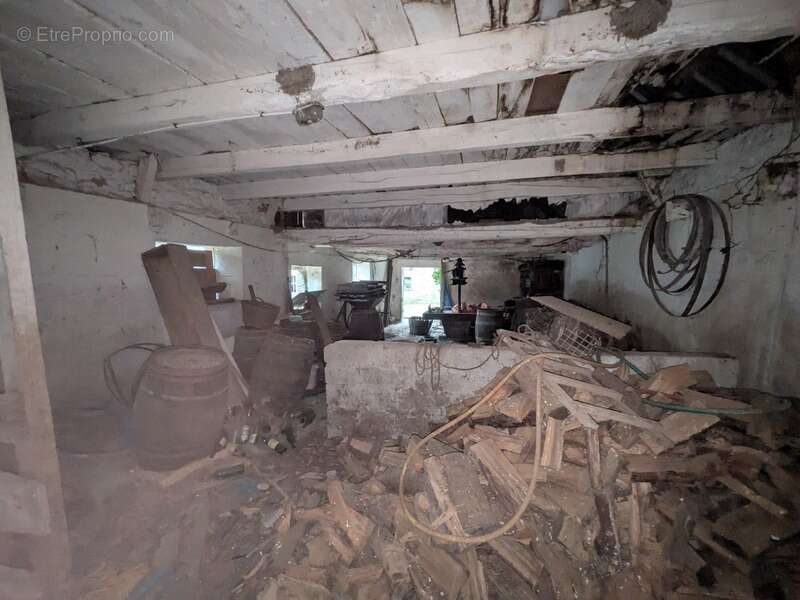 Plouay en campagne bâtiment en pierre sous ardoise et bac acier de 75m² parcelle de 380m² - photo 7