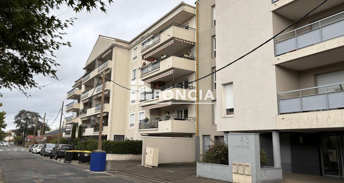 DECINES proche Mairie, T2 dernier étage avec balcon et garage inclus - photo 7