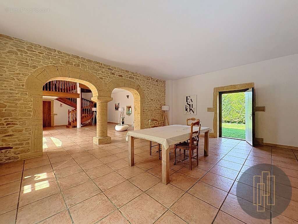 Maison à SAINT-GERMAIN-SUR-L&#039;ARBRESLE