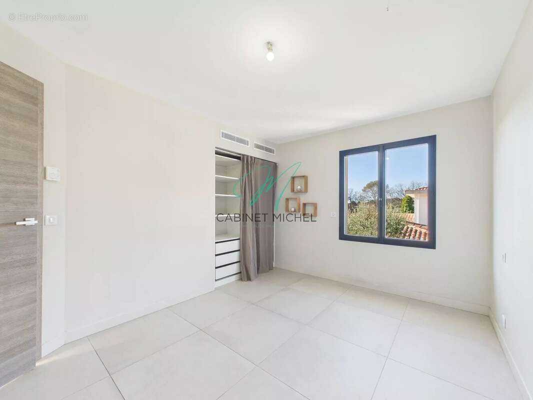 Maison à ROQUEFORT-LES-PINS