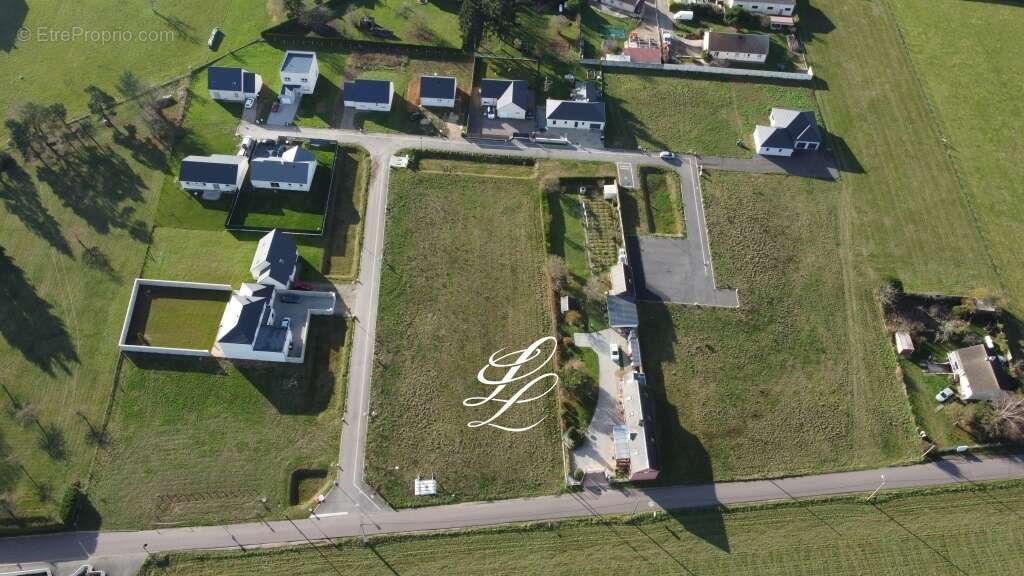 Terrain à LES VENTES