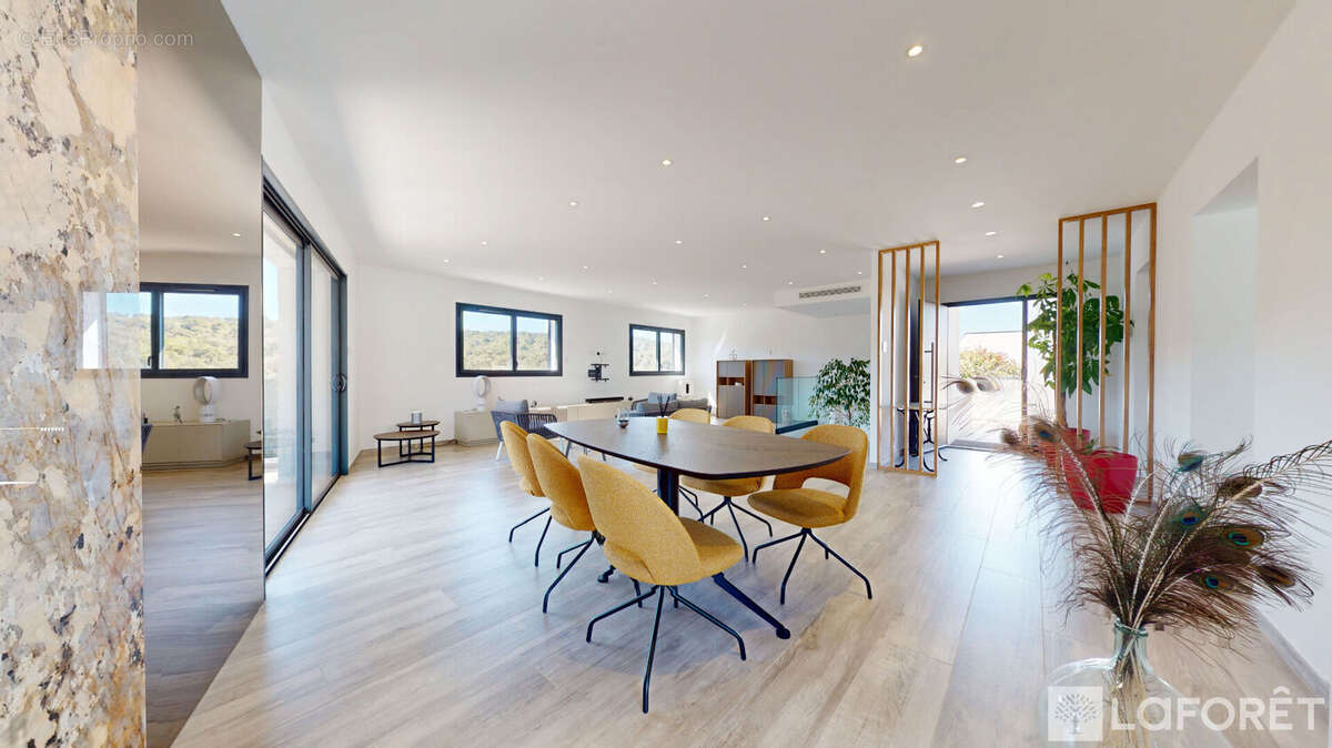 Maison Saint-Aygulf 5 pièce(s) 195m2 - photo 4
