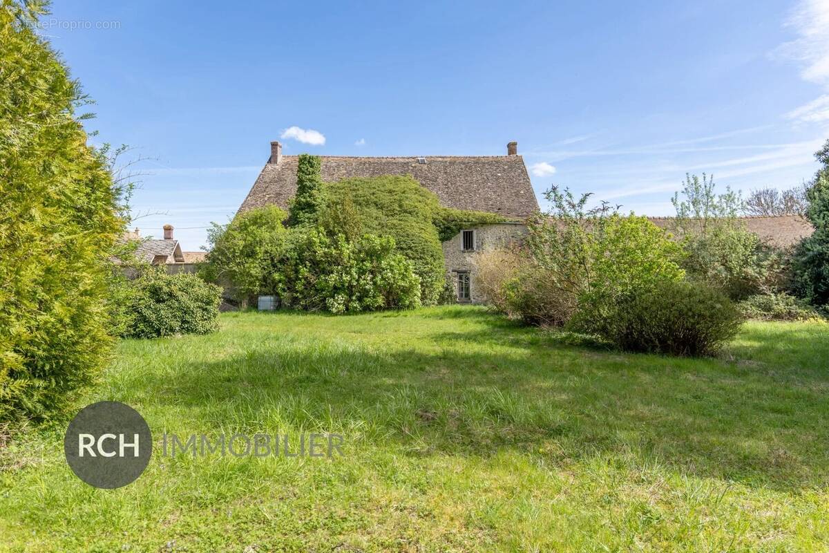 Maison à LA QUEUE-LES-YVELINES