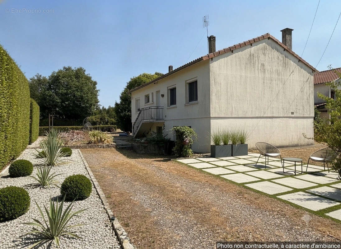 MAISON FAMILIALE avec grand garage et terrain clos à seulement 8 minutes de COGNAC - photo 18