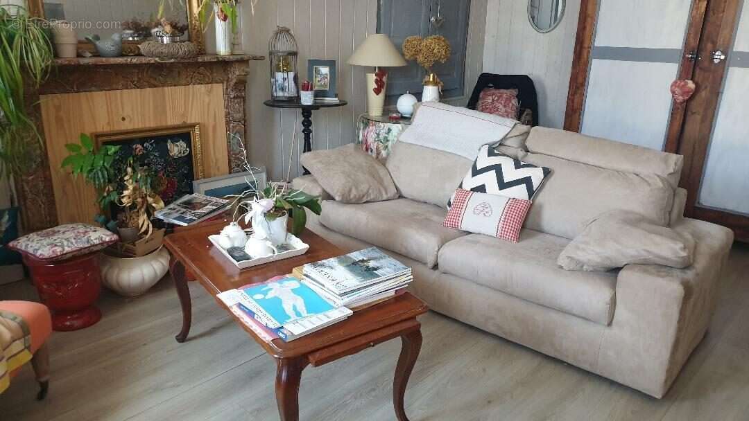 Maison à SAINT-LEONARD-DE-NOBLAT