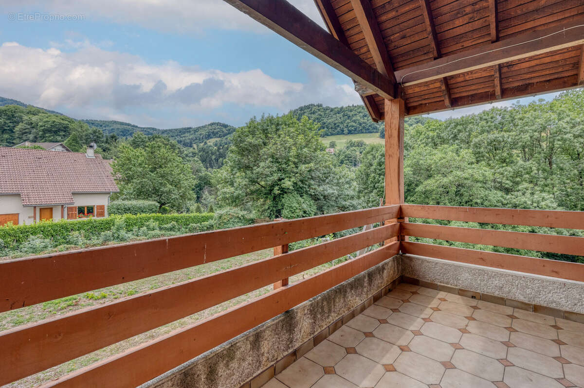 Maison à LA COMBE-DE-LANCEY