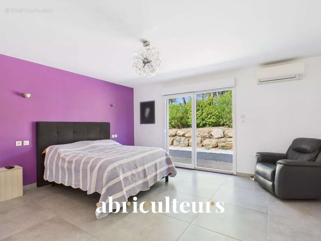 Maison à BAGNOLS-EN-FORET