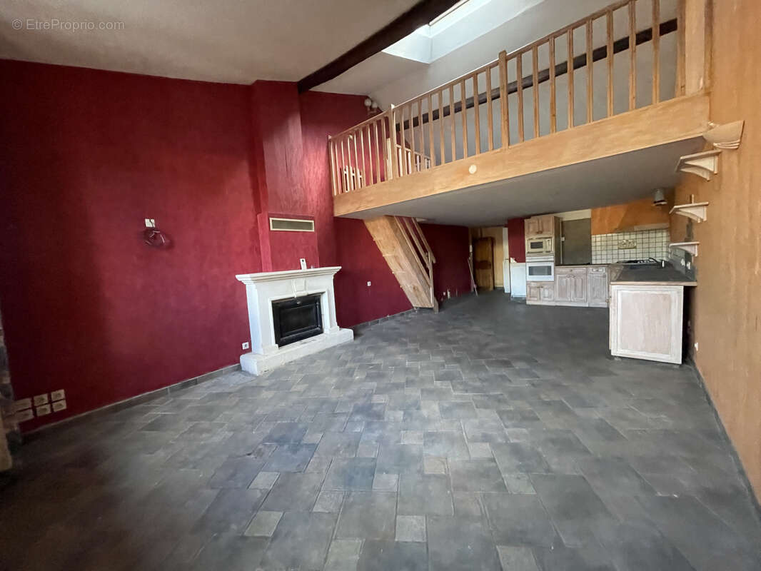 Appartement à L'ARBRESLE