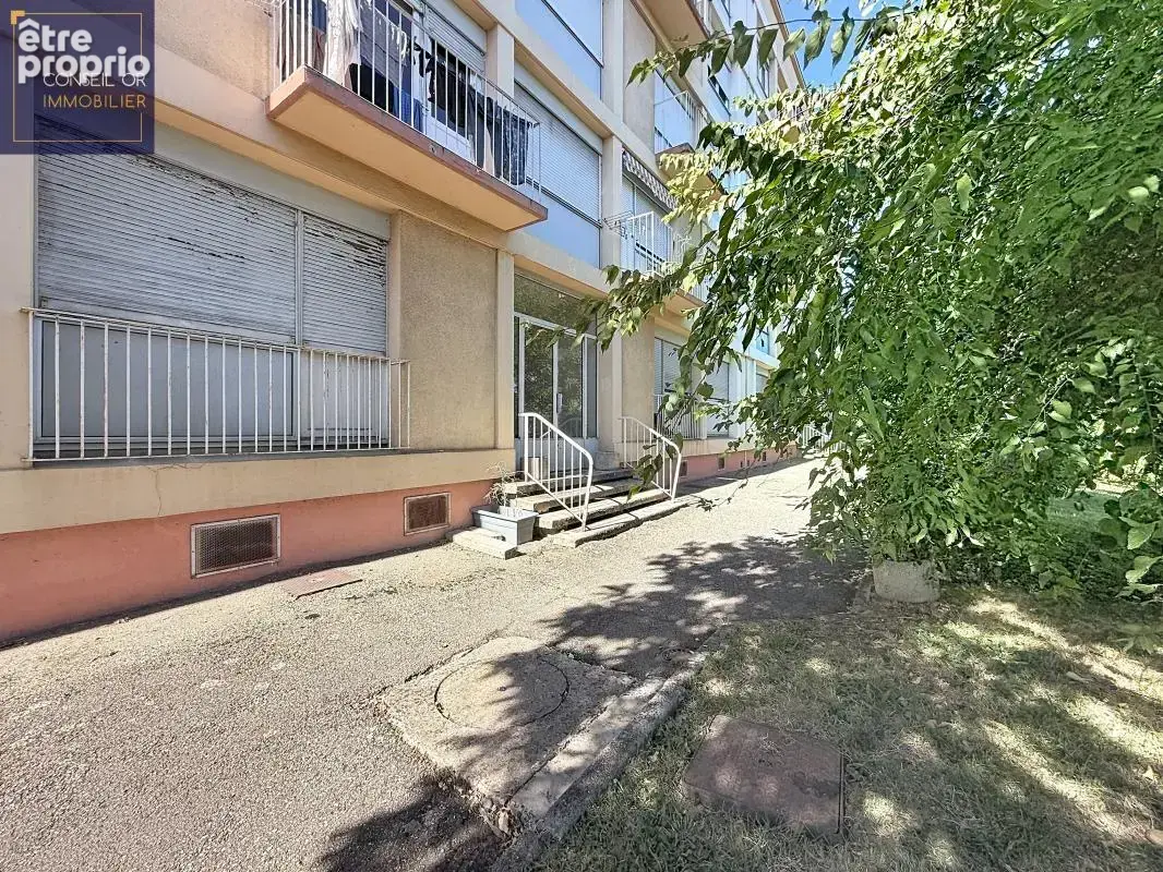 T3 - 75 m² - 2 chambres - balcon - cave et parking collectif - Irigny - photo 10