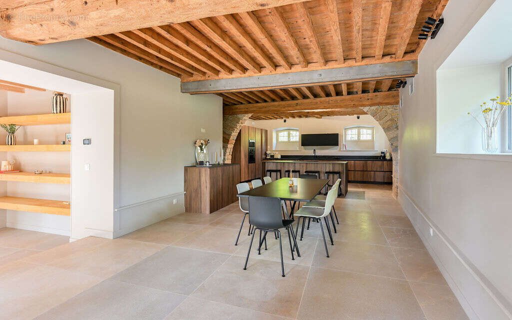 Hauteurs de Saint-Cyr-au-Mont-d'Or   Propriété de Maître de 340 m2 - 8 pièces 5 suites - photo 13