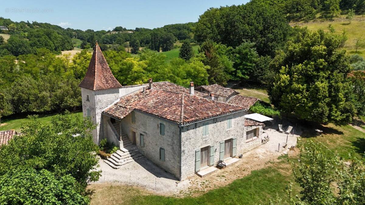 Maison à CASTELNAU-MONTRATIER