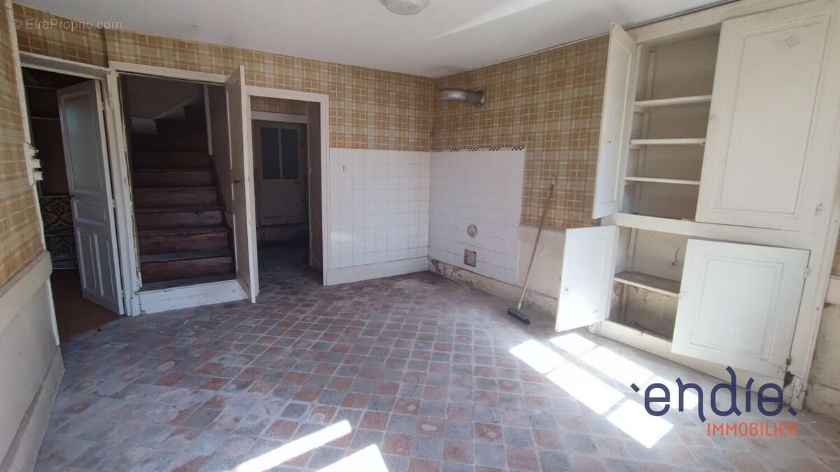 MOLLES Ensemble immobilier de 170m² à rénover - photo 4