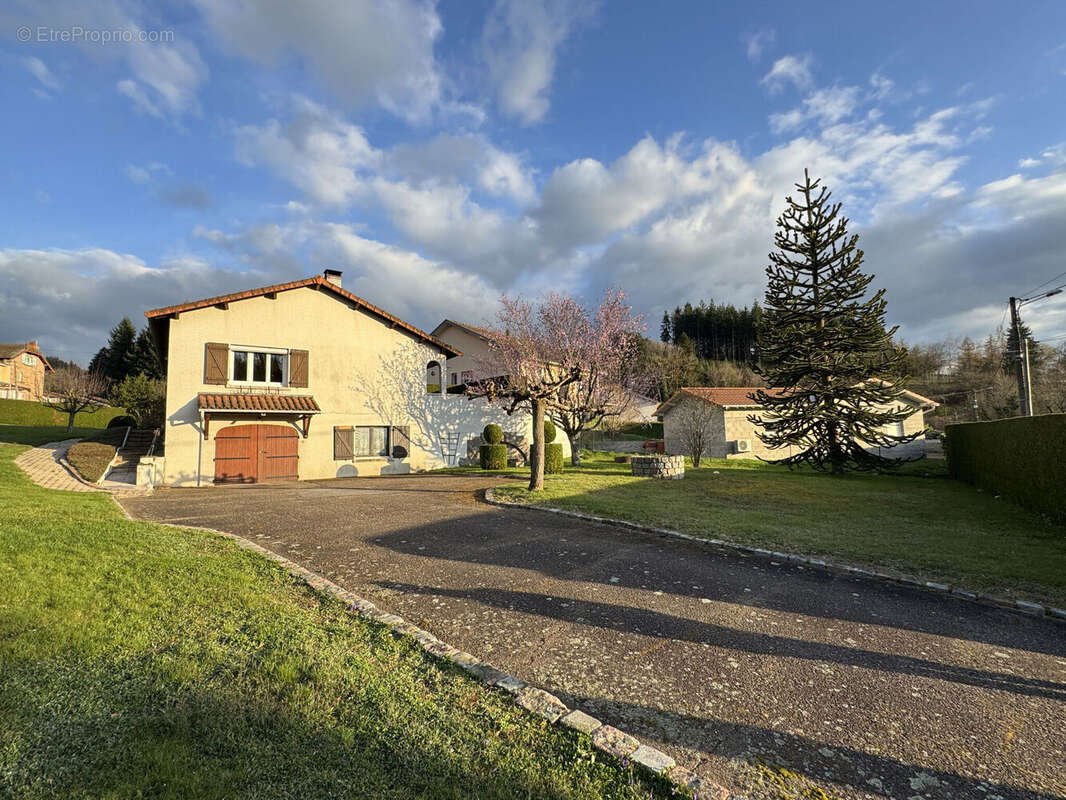 Photo 2 - Maison à COURS-LA-VILLE