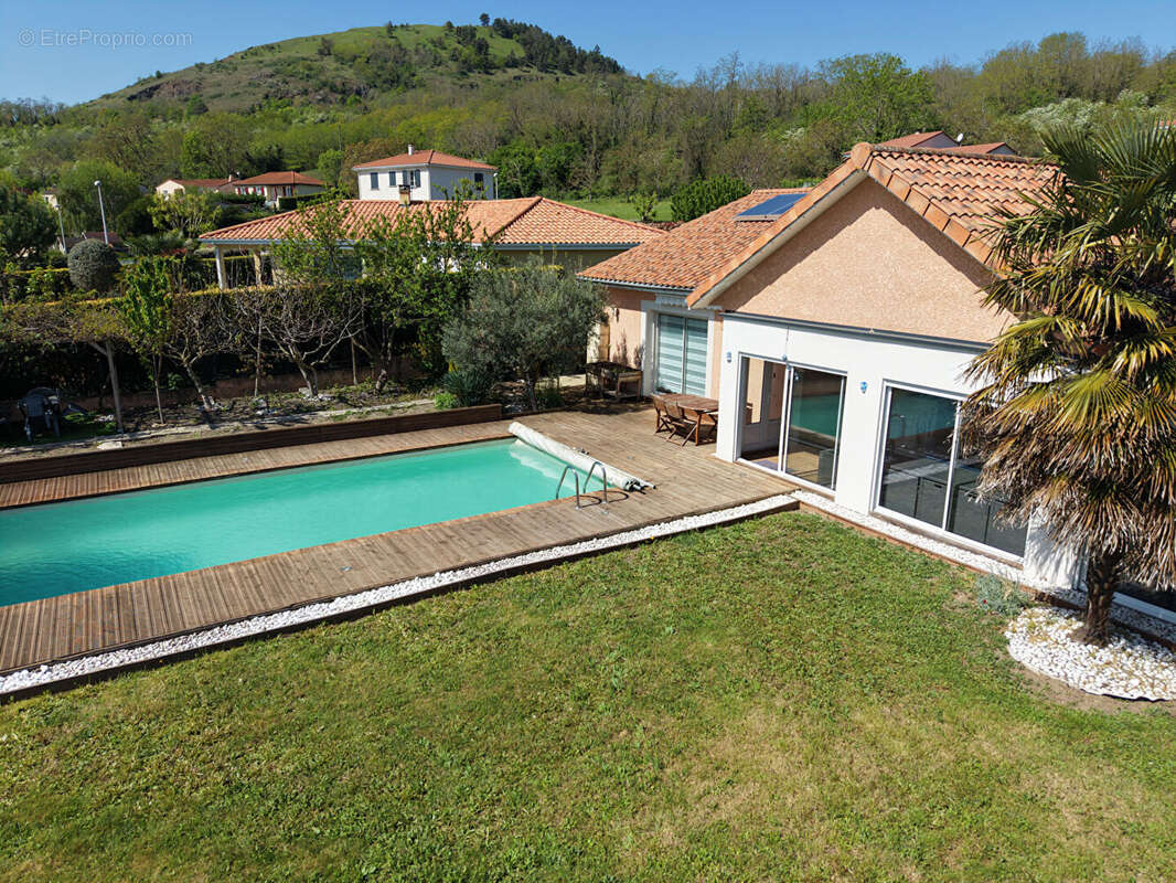 Maison à VEYRE-MONTON