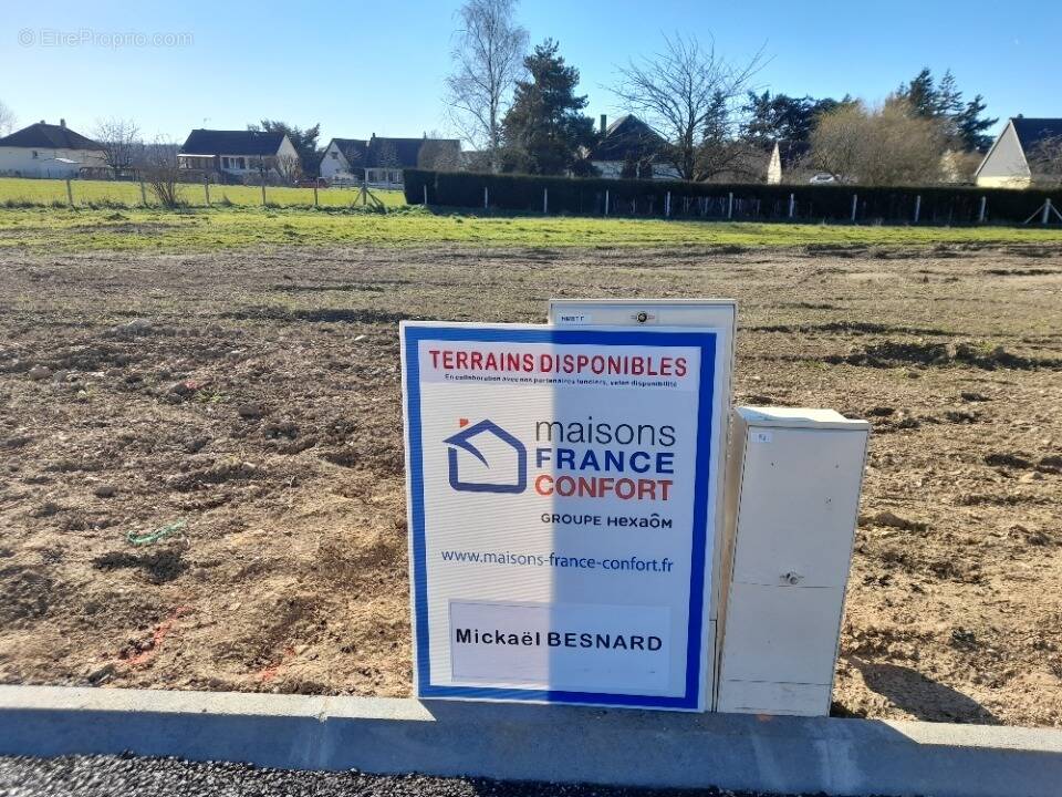 Terrain à DAMMARTIN-EN-SERVE