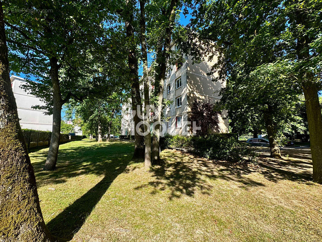 Appartement à SAINTE-GENEVIEVE-DES-BOIS