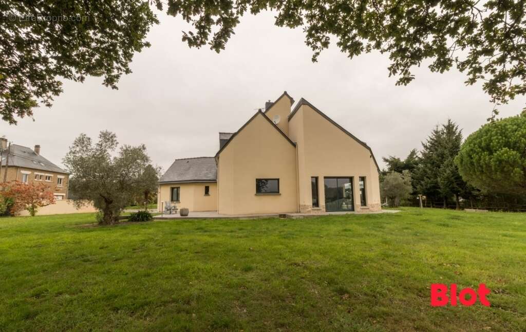 Maison 245 m² à Antrain  - photo 2