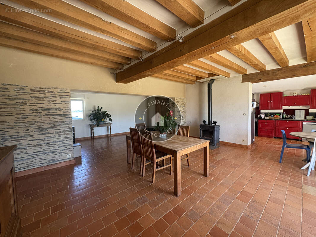 Belle longère ligérienne avec piscine et hangar - photo 4