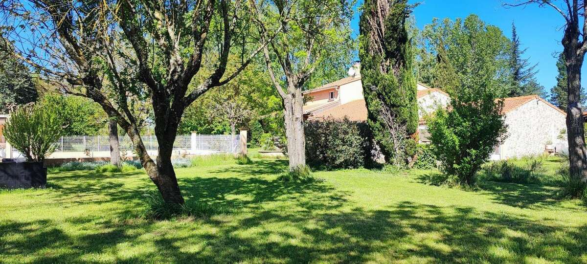 Maison à SAINT-QUENTIN-LA-POTERIE