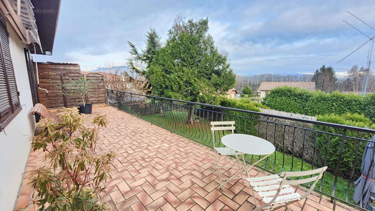 Maison à INJOUX-GENISSIAT