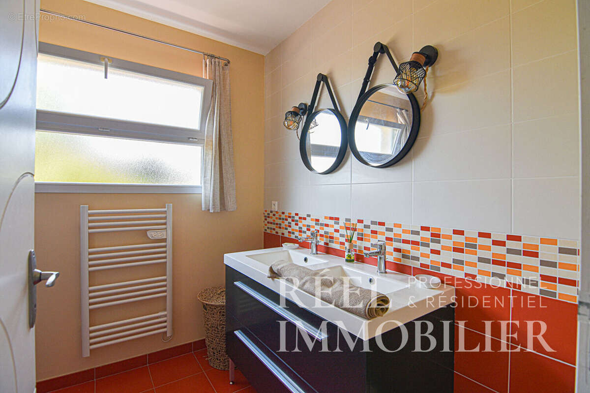 Maison contemporaine de plain pied  avec piscine. - photo 13