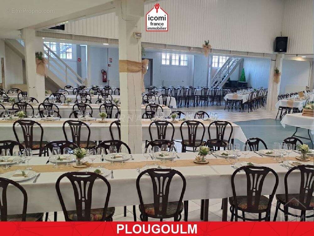 Commerce à PLOUGOULM